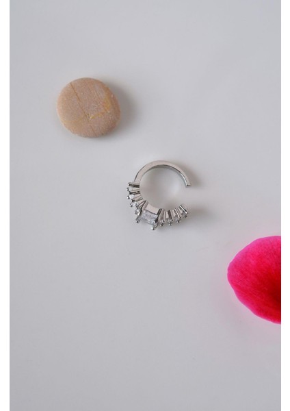 Gümüş Renkli Baget Taşlı Earcuff Sıkıştırmalı Kıkırdak Küpesi fiyatları