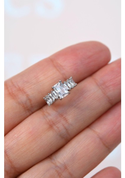Gümüş Renkli Baget Taşlı Earcuff Sıkıştırmalı Kıkırdak Küpesi modelleri