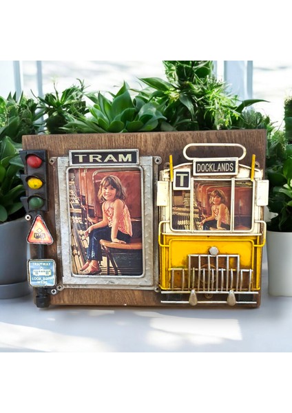 Tramvay Temalı Ahşap ve Metal Fotoğraf Çerçevesi – 18x24 cm, Çift Fotoğraflık, El Yapımı, Sevgiliye Hediyelik