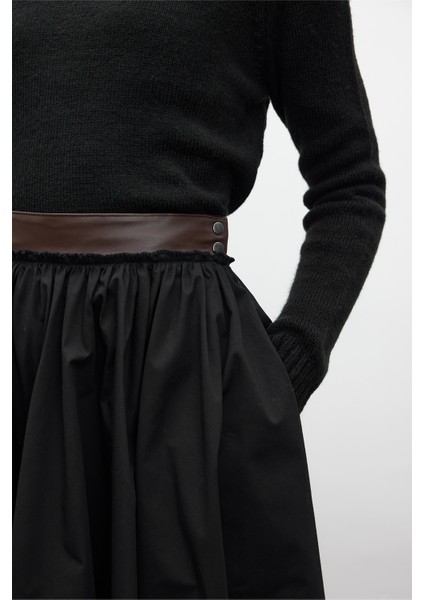 Deri Detaylı Geniş Etek Siyah modelleri