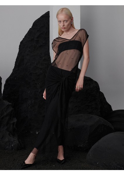 V Yakalı Belden Bağlama Detaylı Sıfır Kollu Incili Tül Elbise - Siyah