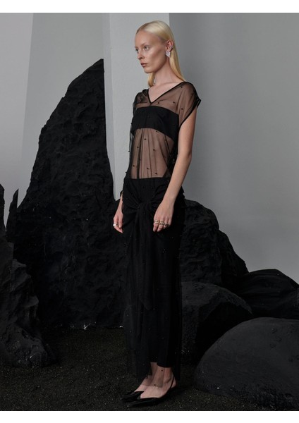 V Yakalı Belden Bağlama Detaylı Sıfır Kollu Incili Tül Elbise - Siyah fiyatları