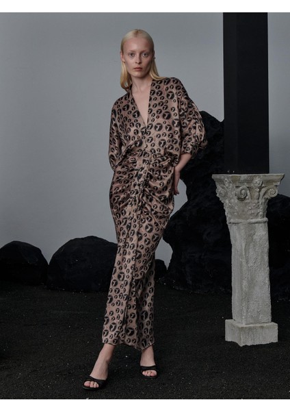 Eteği Süs Düğmeli Büzgülü Elbise -Athena Desenli