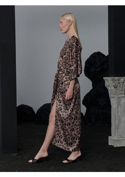 Eteği Süs Düğmeli Büzgülü Elbise -Athena Desenli fiyatları