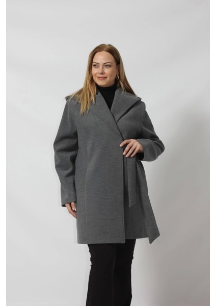 Kuşaklı Yandan Bağlama Detaylı Kapüşonlu Kaşe Kaban