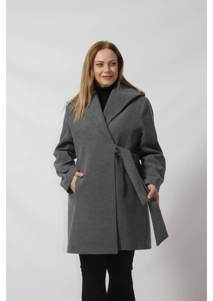 Kuşaklı Yandan Bağlama Detaylı Kapüşonlu Kaşe Kaban modelleri