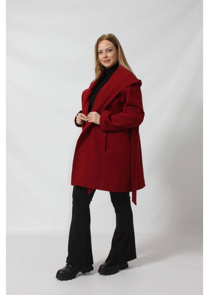 Kuşaklı Yandan Bağlama Detaylı Kapüşonlu Kaşe Kaban modelleri