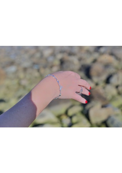 Yıldız Detaylı Gümüş Rengi Zarif Bileklik