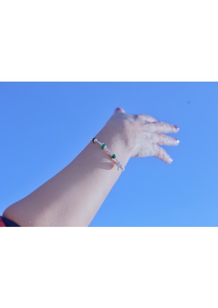 Yeşil Taş Detaylı Gümüş Rengi Zarif Bileklik fırsatları