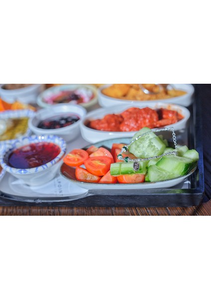 Yeşil Taş Detaylı Gümüş Rengi Zarif Bileklik