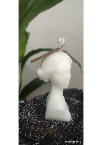 Product Product Organik Kokulu Çiçek Maskeli Kadın Figürlü Bitkisel Mum modelleri