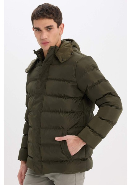 Regular Fit Kapüşonlu Fermuarlı Çıtçıt Kapamalı Cepli Şişme Mont E7286AX24WN