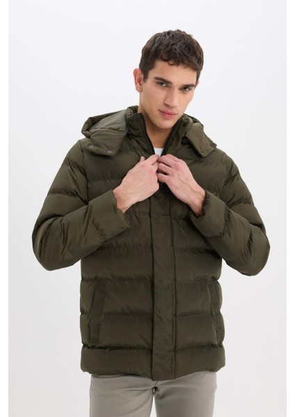 Regular Fit Kapüşonlu Fermuarlı Çıtçıt Kapamalı Cepli Şişme Mont E7286AX24WN fırsatları