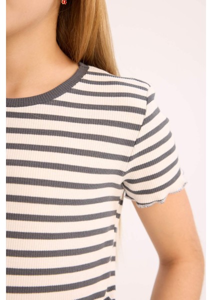 Kız Çocuk Slim Fit Dar Kesim Bisiklet Yaka Çizgili Fitilli Kaşkorse Kısa Kollu Tişört B6692A825SM fırsatları