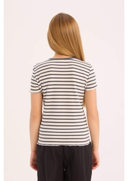 Kız Çocuk Slim Fit Dar Kesim Bisiklet Yaka Çizgili Fitilli Kaşkorse Kısa Kollu Tişört B6692A825SM indirimleri