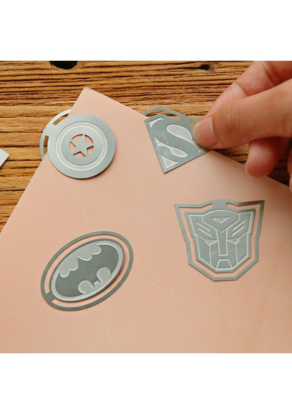 No.3 Tarzı Yaratıcı Karikatür Metal Kitap Ayraçları Kitap Işaretçileri Kırtasiye Ofis Okul Malzemeleri (Yurt Dışından) fırsatları