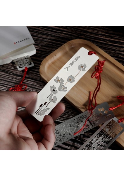 No.1 Tarzı 1 Adet Vintage Gümüş Çin Tarzı Oymalı Metal Kitap Ayraçları Kırmızı Ip Püskül İle Çocuklar Ve Öğrenciler Için Okul Kırtasiye Malzemeleri (Yurt Dışından) fırsatları