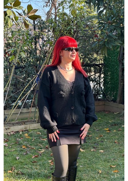 Çiçek Detaylı Yün Dokulu Hırka