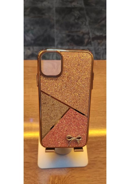 Iphone 11 Uyumlu Taşlı Kurdele Figürlü Karbon Kılıf Darbe Korumalı Kapak
