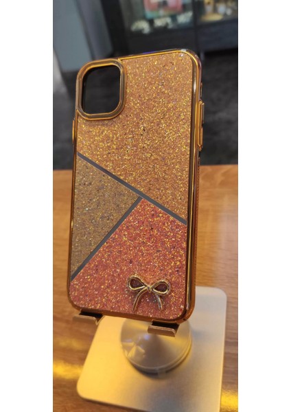 Iphone 11 Uyumlu Taşlı Kurdele Figürlü Karbon Kılıf Darbe Korumalı Kapak