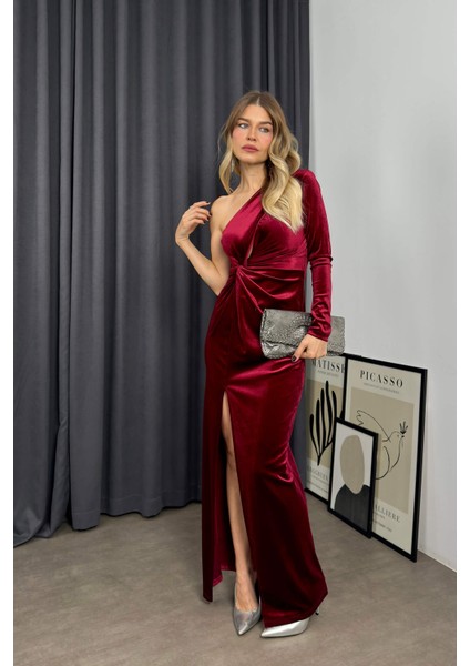 Bordo Tek Omuz Yırtmaçlı Premium Kadife Elbise