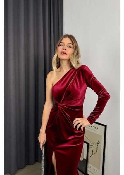 Bordo Tek Omuz Yırtmaçlı Premium Kadife Elbise fiyatları