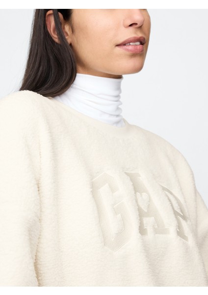 Kadın Kırık Beyaz Gap Logo Oversize Sherpa Heart Sweatshirt modelleri
