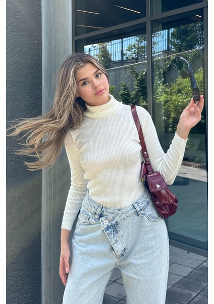 Beyaz Balıkçı Yaka Slim Fit Boğazlı Triko Bluz modelleri