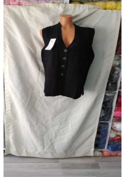 Si̇yah Büyük Beden Iki̇ Cepli̇ Dört Düğmeli̇ Yelek 1 Adet Kali̇teli̇ Kullanişli Güzel Şik fiyatları