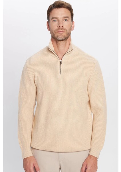 Erkek Slim Fit Dar Kesim Fermuarlı Bej Dik Yaka Triko Kazak modelleri