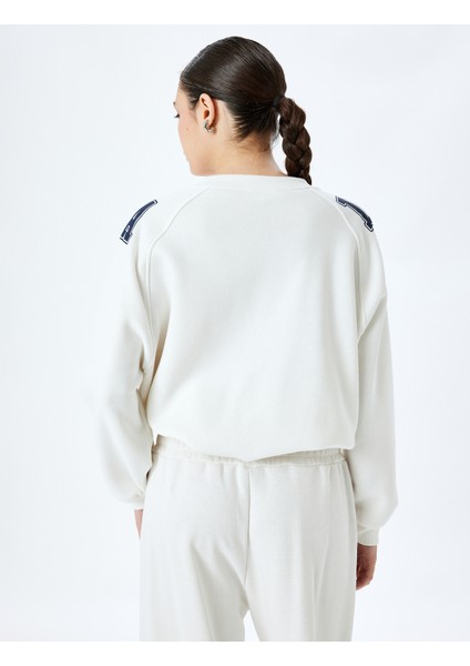 Kolej Baskılı Uzun Kollu Oversize V Yaka Sweatshirt fırsatları