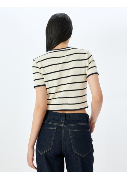Çizgili Düğme Detaylı Kısa Kollu Crop Bluz fırsatları