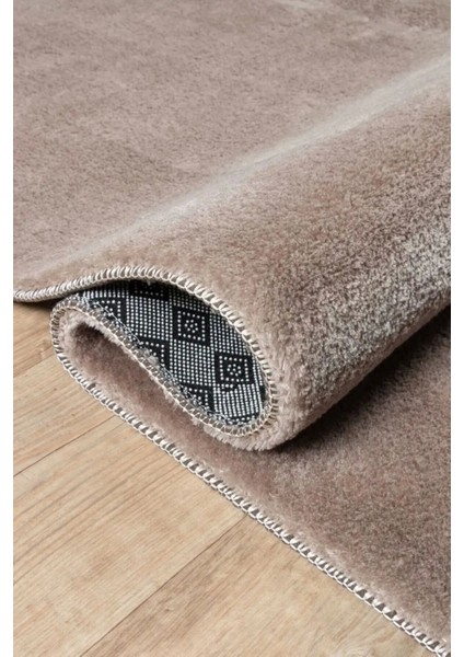 Bej Post Peluş Tavşan Tüyü Kaymaz Taban Makinede Yıkanabilir Toz Vermez Halı Yolluk Kilim