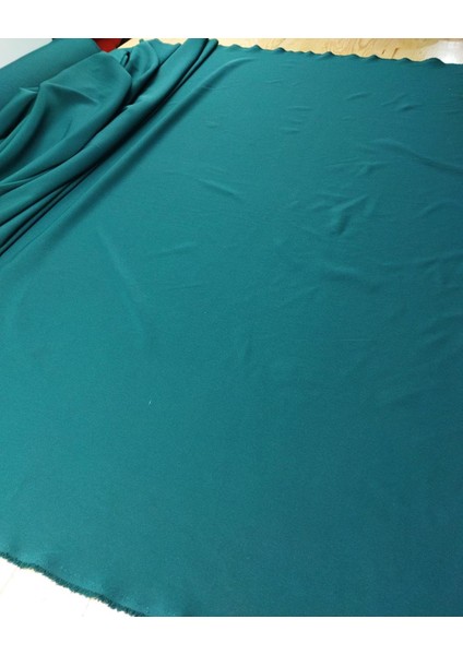 Krep Yeşil Renkte (En 140 cm x Boy 210 Cm)