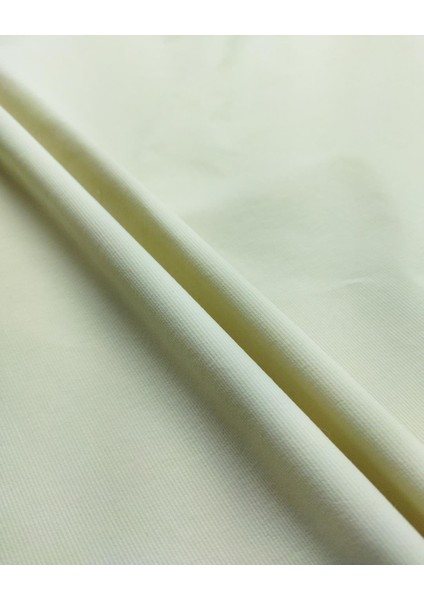 Pamuk Sentetik Tafetta Benzeri Uçuk Yeşil Renkte (En 130 cm x Boy 215 Cm)