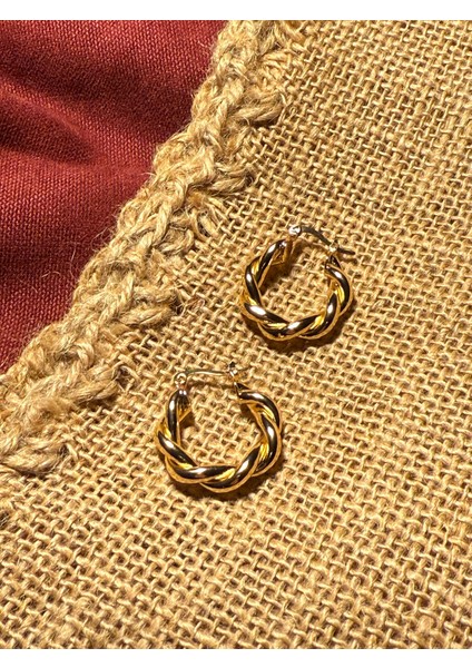 Çelik Örgü Halka Küpeler – Altın Parlaklığıyla Zamansız Şıklık fiyatları