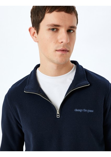 Uzun Kollu Pamuk Karışımlı Slogan Işlemeli Yarım Fermuarlı Sweatshirt