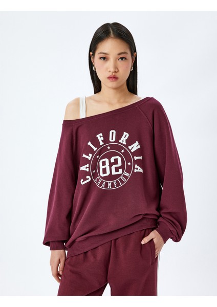 Kolej Baskılı Omzu Açık Kayık Yaka Oversize Sweatshirt