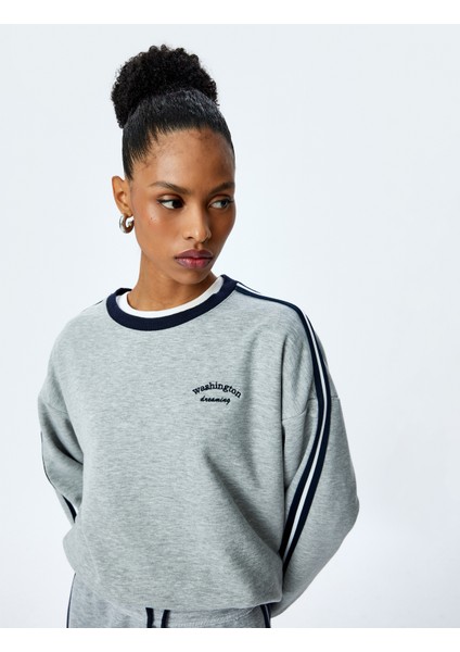Nakış Detaylı Çizgili Bisiklet Yaka Uzun Kollu Sweatshirt