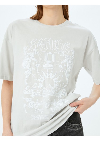 Baskılı Rahat Kalıp Kısa Kollu Bisiklet Yaka Tişört indirimleri