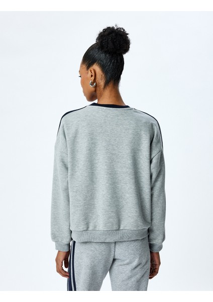 Nakış Detaylı Çizgili Bisiklet Yaka Uzun Kollu Sweatshirt