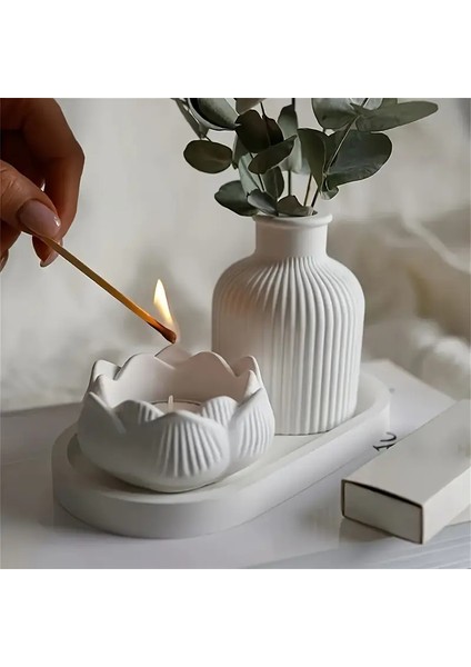 Minimalist Beyaz Lotus Mumluk ve Vazo Seti
