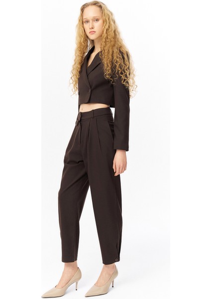 Pile Detaylı Jogger Pantolon Kahverengi