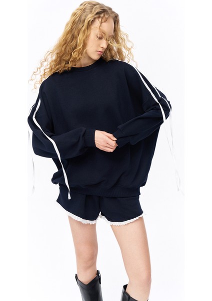 Kolları Şerit Detaylı Sweatshirt Lacivert