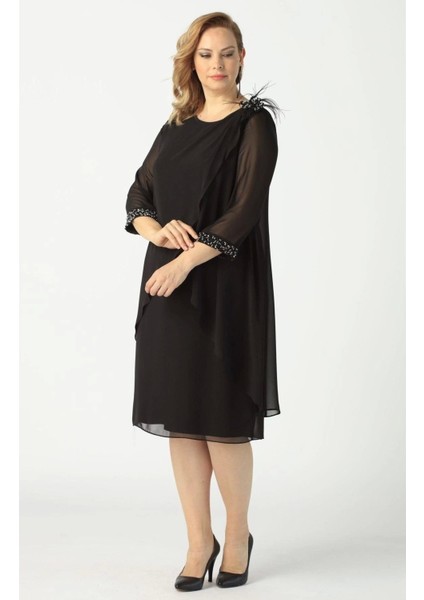 21958 Siyah Pelerinli Tüylü Işlemeli Büyük Beden Şifon Kısa Abiye Elbise fiyatları