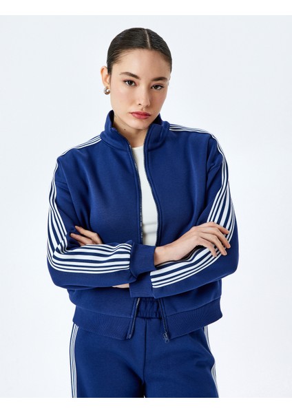 Fermuarlı Şerit Detaylı Dik Yaka Cepli Sweatshirt