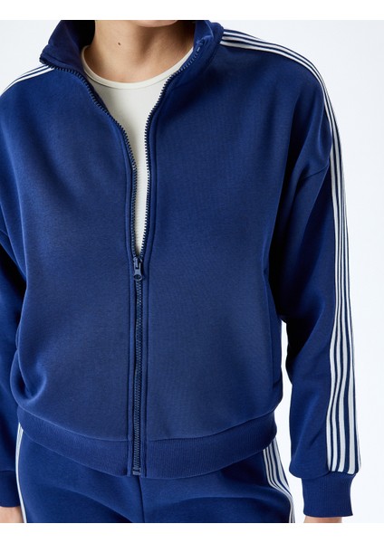 Fermuarlı Şerit Detaylı Dik Yaka Cepli Sweatshirt