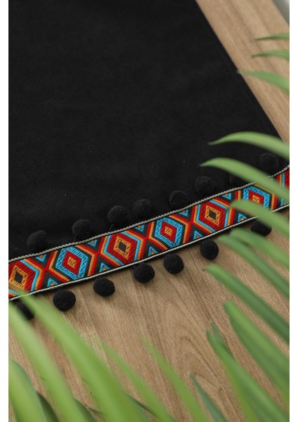 Şerit Desen ve Ponponlu Runner 90 x 30 CM,R-93K