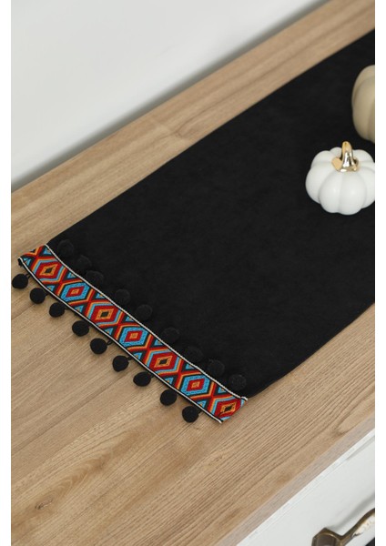 Şerit Desen ve Ponponlu Runner 90 x 30 CM,R-93K