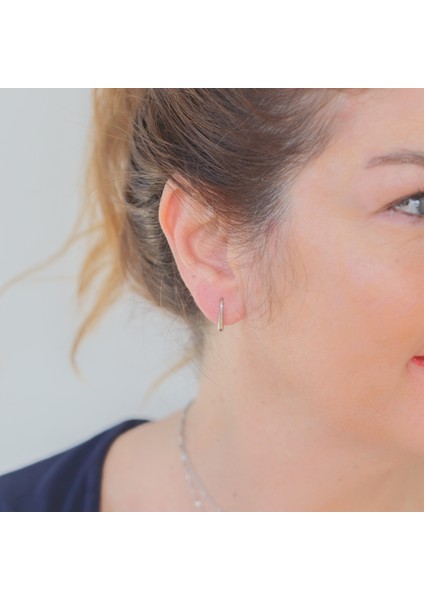 Zarafeti Tamamlayan Ince Tasarımlı Gümüş Rengi Şık Küpeler - Her Anınıza Işıltı Katın!